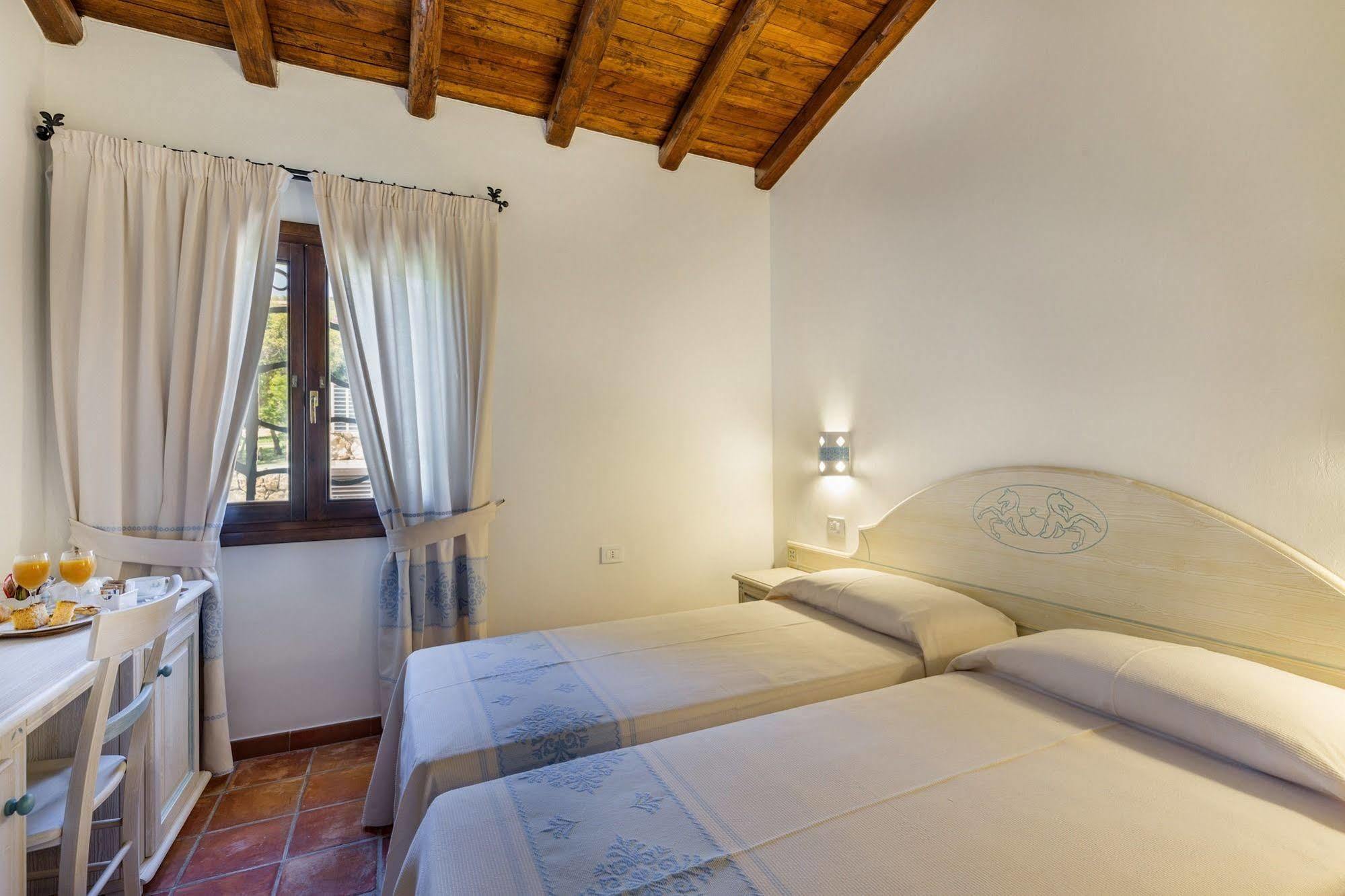 Hotel Costa Caddu San Teodoro  Ngoại thất bức ảnh